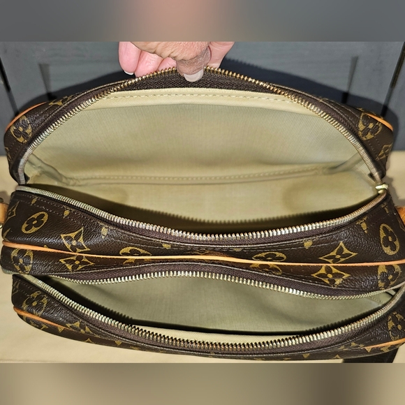 Authentic LOUIS VUITTON Monogram Reporter PM Shoulder Bag - Picture 9 of 16